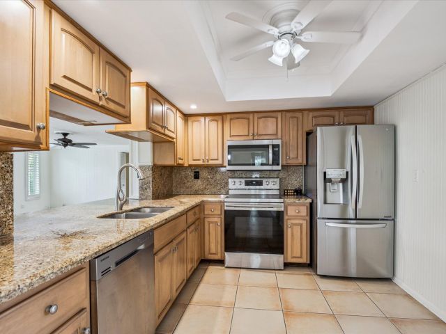 Продажа дома по адресу 2061 NE 54th Street - фото 6167850