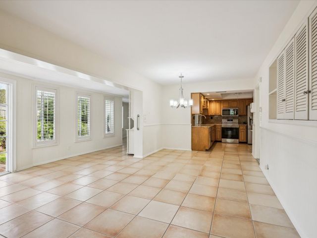 Продажа дома по адресу 2061 NE 54th Street - фото 6167852