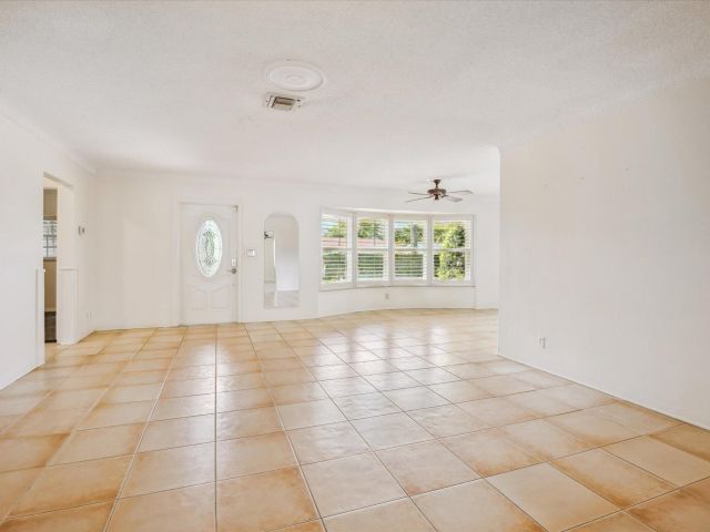 Продажа дома по адресу 2061 NE 54th Street - фото 6167856