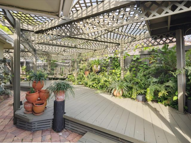 Продажа дома по адресу 2061 NE 54th Street - фото 6167858