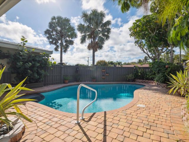 Продажа дома по адресу 2061 NE 54th Street - фото 6167861