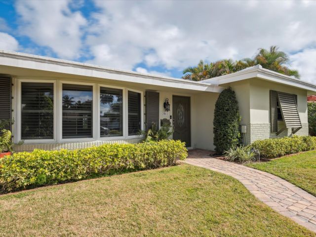 Продажа дома по адресу 2061 NE 54th Street - фото 6167863