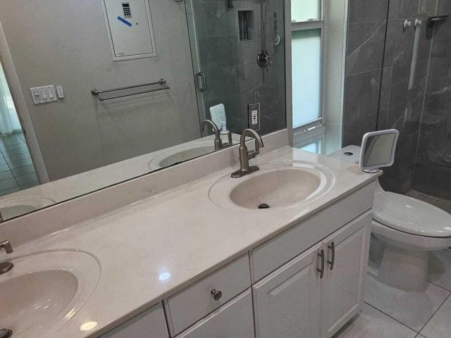 Продажа дома по адресу 742 Berkley Street - фото 6688800