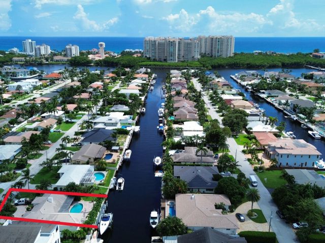 Продажа дома по адресу 742 Berkley Street - фото 6688807