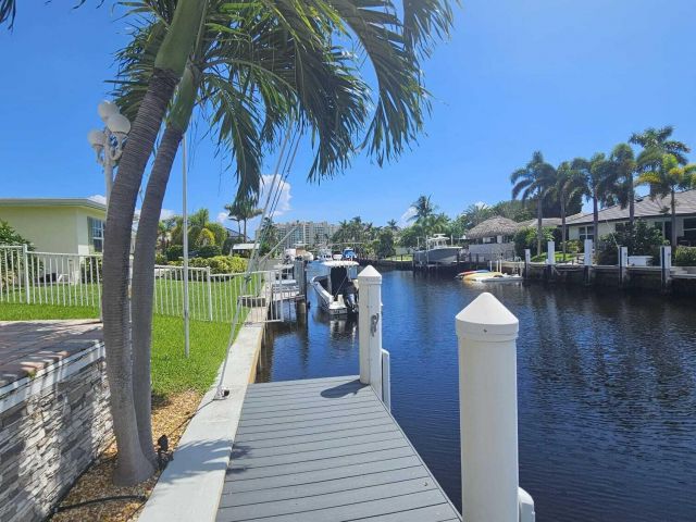 Продажа дома по адресу 742 Berkley Street - фото 6688808