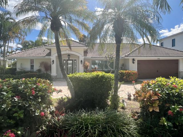 Продажа дома по адресу 742 Berkley Street - фото 6688814