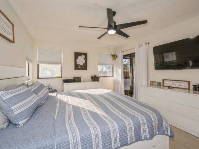 Продажа дома по адресу 1060 NW 19th Terrace - фото 5756011