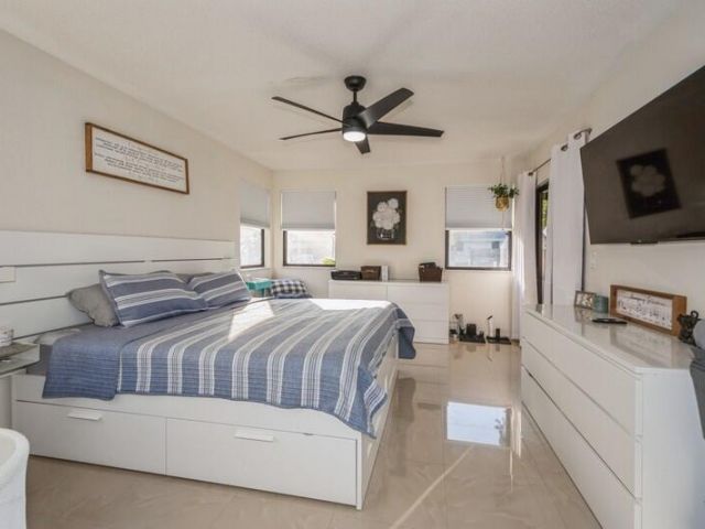 Продажа дома по адресу 1060 NW 19th Terrace - фото 5756012