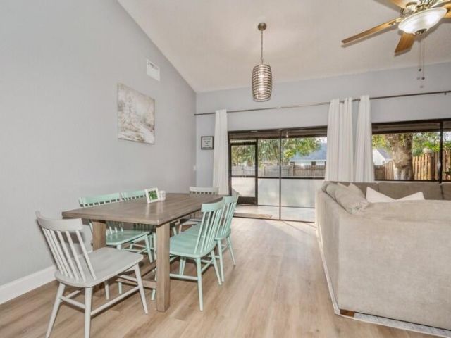 Продажа дома по адресу 1060 NW 19th Terrace - фото 5756014