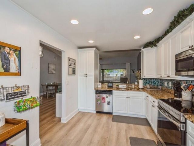 Продажа дома по адресу 1060 NW 19th Terrace - фото 5756015