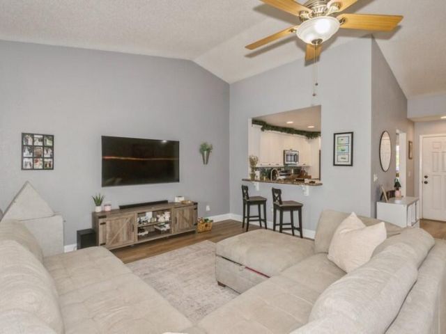 Продажа дома по адресу 1060 NW 19th Terrace - фото 5756018