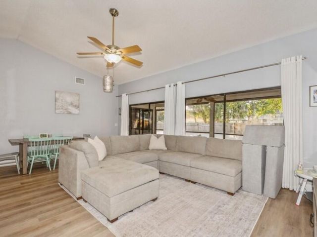 Продажа дома по адресу 1060 NW 19th Terrace - фото 5756019