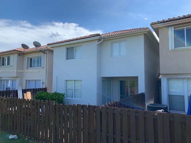 Продажа дома по адресу 6731 NW 107th Ct 6731 - фото 5586934