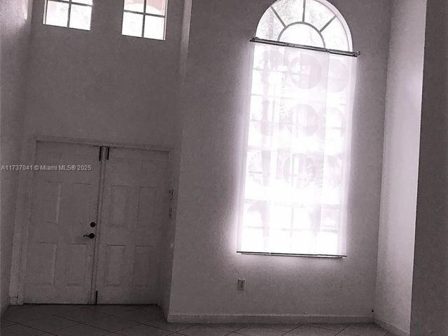 Продажа дома по адресу 6731 NW 107th Ct 6731 - фото 5586937