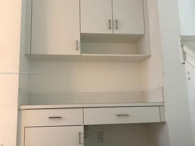 Продажа дома по адресу 6731 NW 107th Ct 6731 - фото 5586938