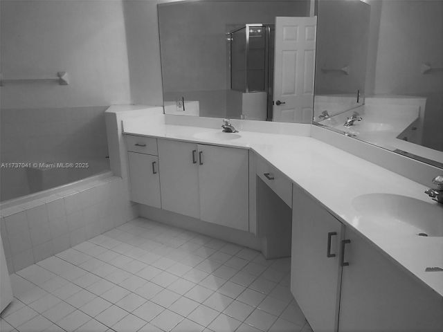 Продажа дома по адресу 6731 NW 107th Ct 6731 - фото 5586939