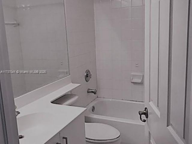 Продажа дома по адресу 6731 NW 107th Ct 6731 - фото 5586941