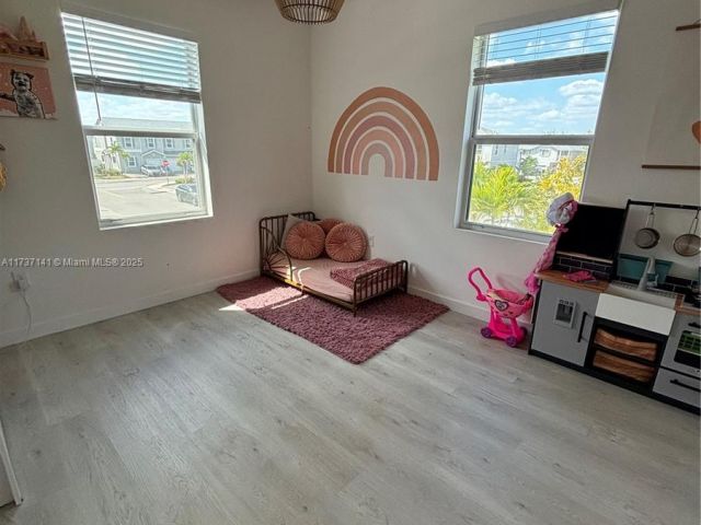 Дом в аренду по адресу 1755 SE 9th Ter - фото 5597989