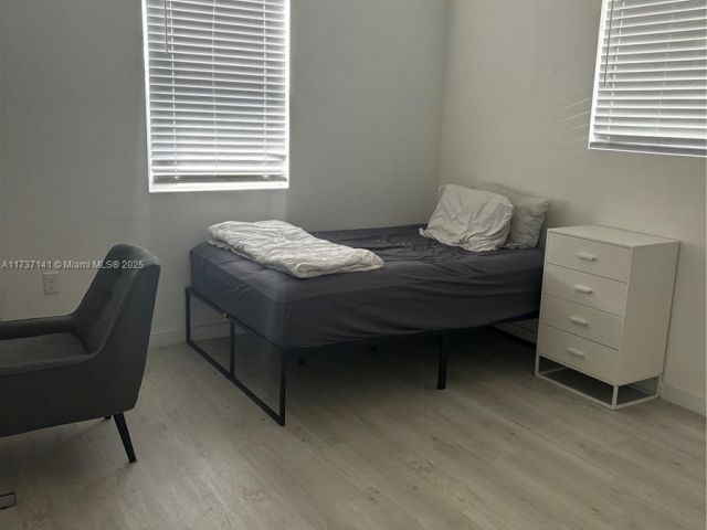 Дом в аренду по адресу 1755 SE 9th Ter - фото 5597997