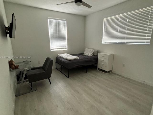 Дом в аренду по адресу 1755 SE 9th Ter - фото 5597998