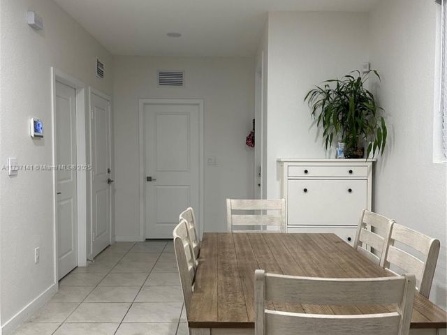 Дом в аренду по адресу 1755 SE 9th Ter - фото 5598002