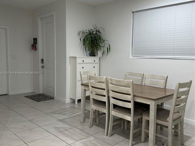 Дом в аренду по адресу 1755 SE 9th Ter - фото 5598003