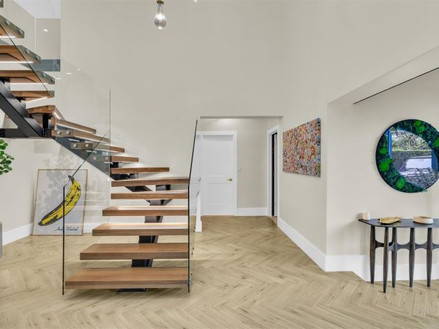 Дом в аренду по адресу 319 S Riverside Dr - фото 5541325