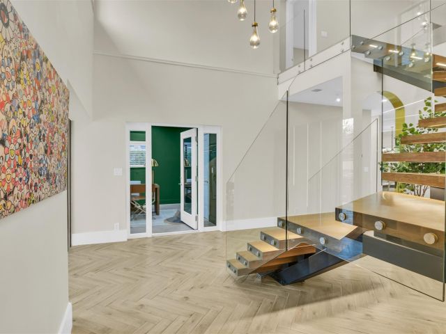 Дом в аренду по адресу 319 S Riverside Dr - фото 5541326