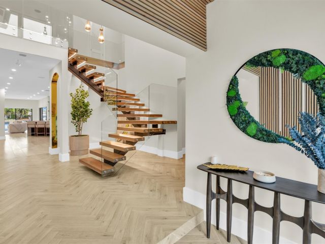 Дом в аренду по адресу 319 S Riverside Dr - фото 5541327