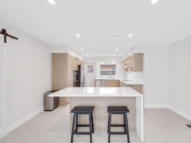 Дом в аренду по адресу 2624 SE 9th Street - фото 5543730