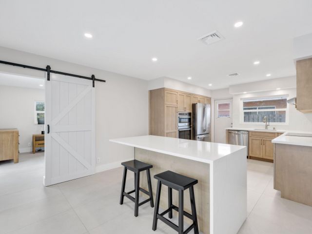 Дом в аренду по адресу 2624 SE 9th Street - фото 5543731