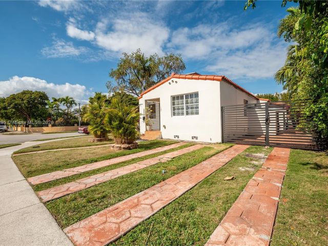 Продажа дома по адресу 2039 SW 17th St - фото 5832638