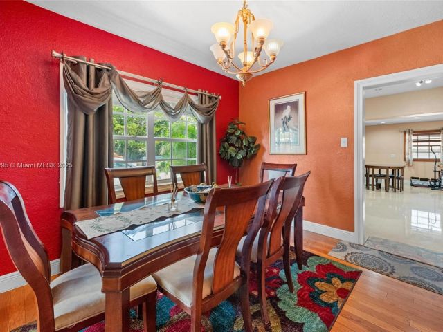 Продажа дома по адресу 2039 SW 17th St - фото 5832642