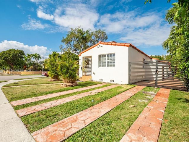 Продажа дома по адресу 2039 SW 17th St - фото 5832645