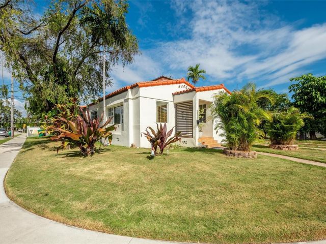 Продажа дома по адресу 2039 SW 17th St - фото 5832646