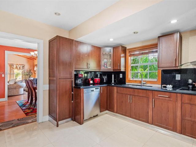 Продажа дома по адресу 2039 SW 17th St - фото 5832647