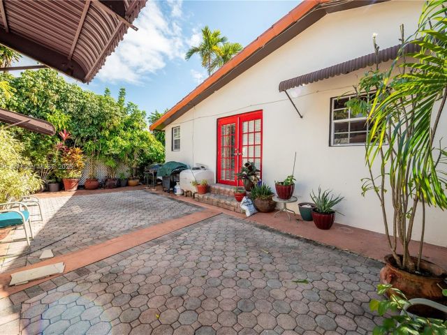 Продажа дома по адресу 2039 SW 17th St - фото 5832649