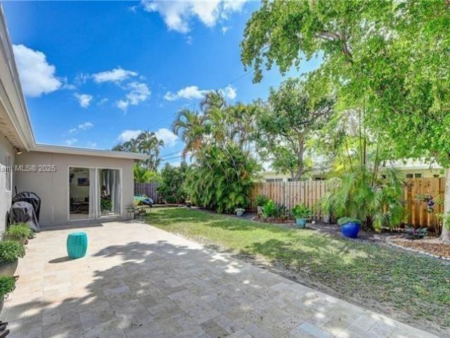 Продажа дома по адресу 1180 SW 4th Ter - фото 5539685