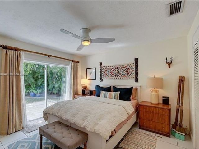 Продажа дома по адресу 1180 SW 4th Ter - фото 5539688