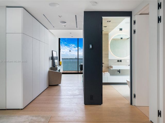 Дом в аренду по адресу 1369 N Venetian Way - фото 5842549