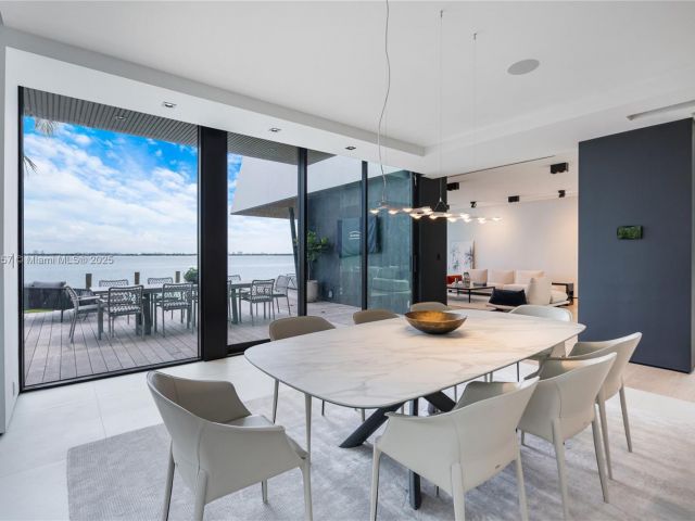 Дом в аренду по адресу 1369 N Venetian Way - фото 5842550