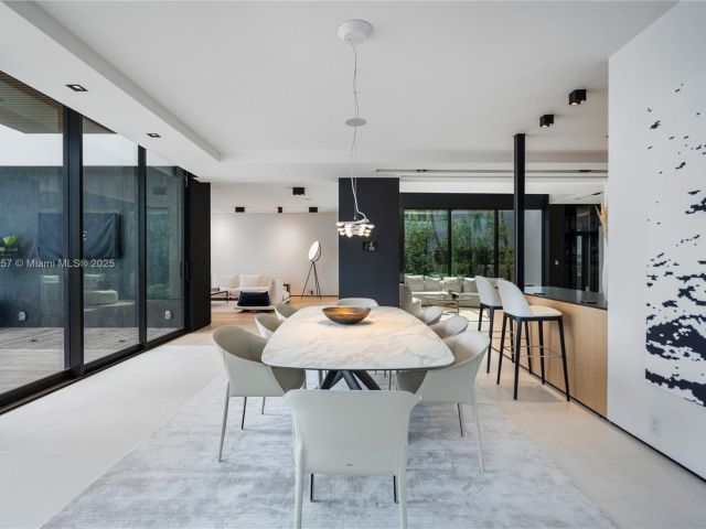 Дом в аренду по адресу 1369 N Venetian Way - фото 5842551