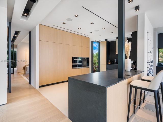 Дом в аренду по адресу 1369 N Venetian Way - фото 5842555