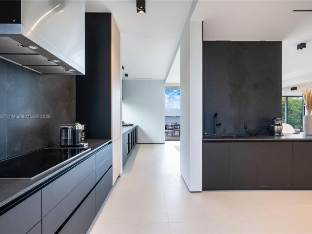 Дом в аренду по адресу 1369 N Venetian Way - фото 5842556