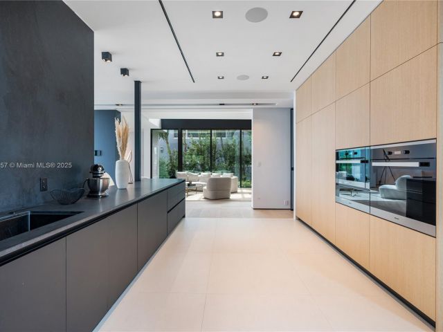 Дом в аренду по адресу 1369 N Venetian Way - фото 5842558