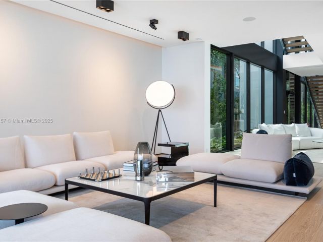 Дом в аренду по адресу 1369 N Venetian Way - фото 5842559