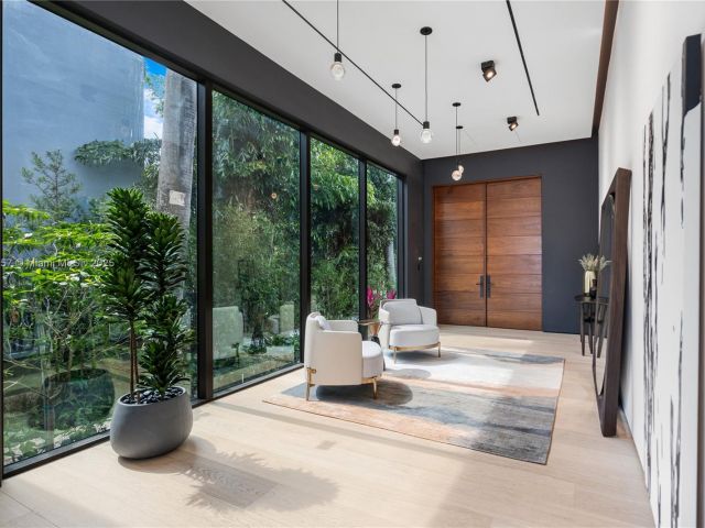 Дом в аренду по адресу 1369 N Venetian Way - фото 5842567