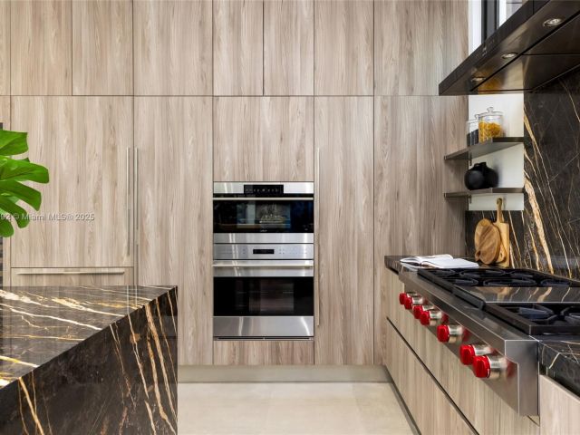 Продажа дома по адресу 3462 NE 171st St - фото 5858096