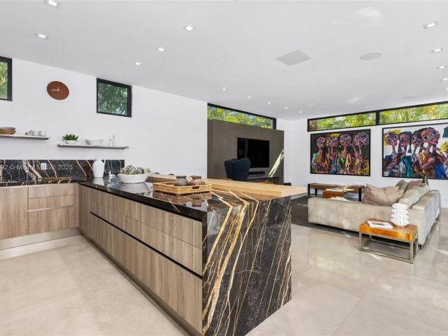 Продажа дома по адресу 3462 NE 171st St - фото 5858098