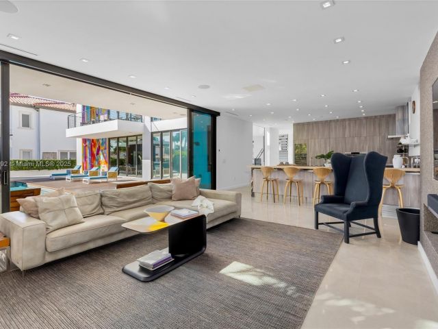 Продажа дома по адресу 3462 NE 171st St - фото 5858100